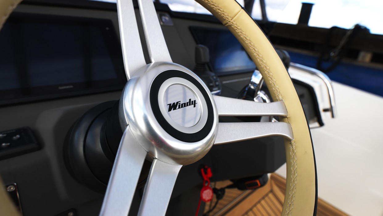 SR28 - steering wheel