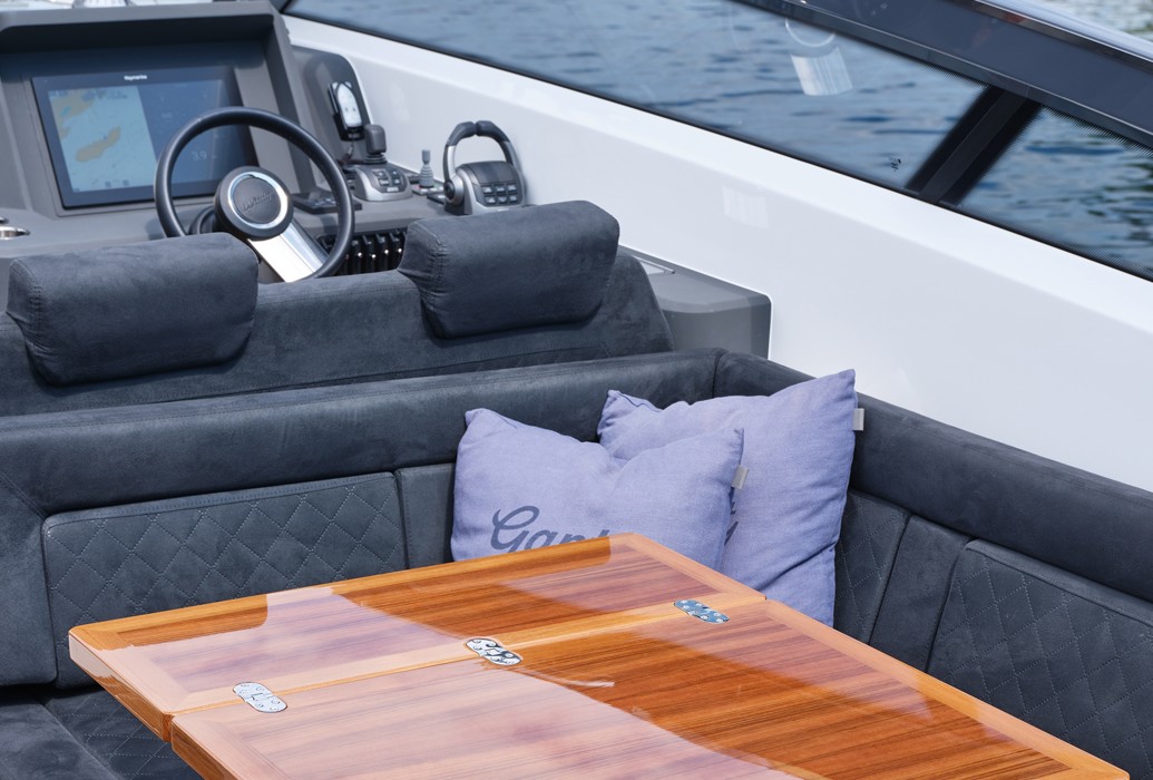Windy 37 Shamal detail